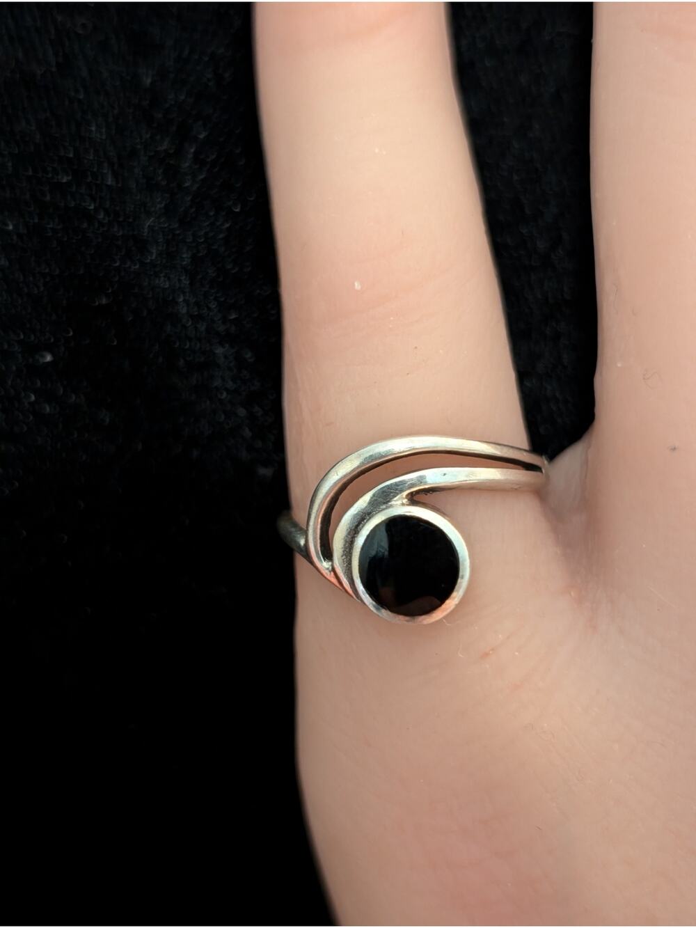 Vintage 925 Sterling Silver Round Bezel Set Black Stone Swirl Ring Size 5